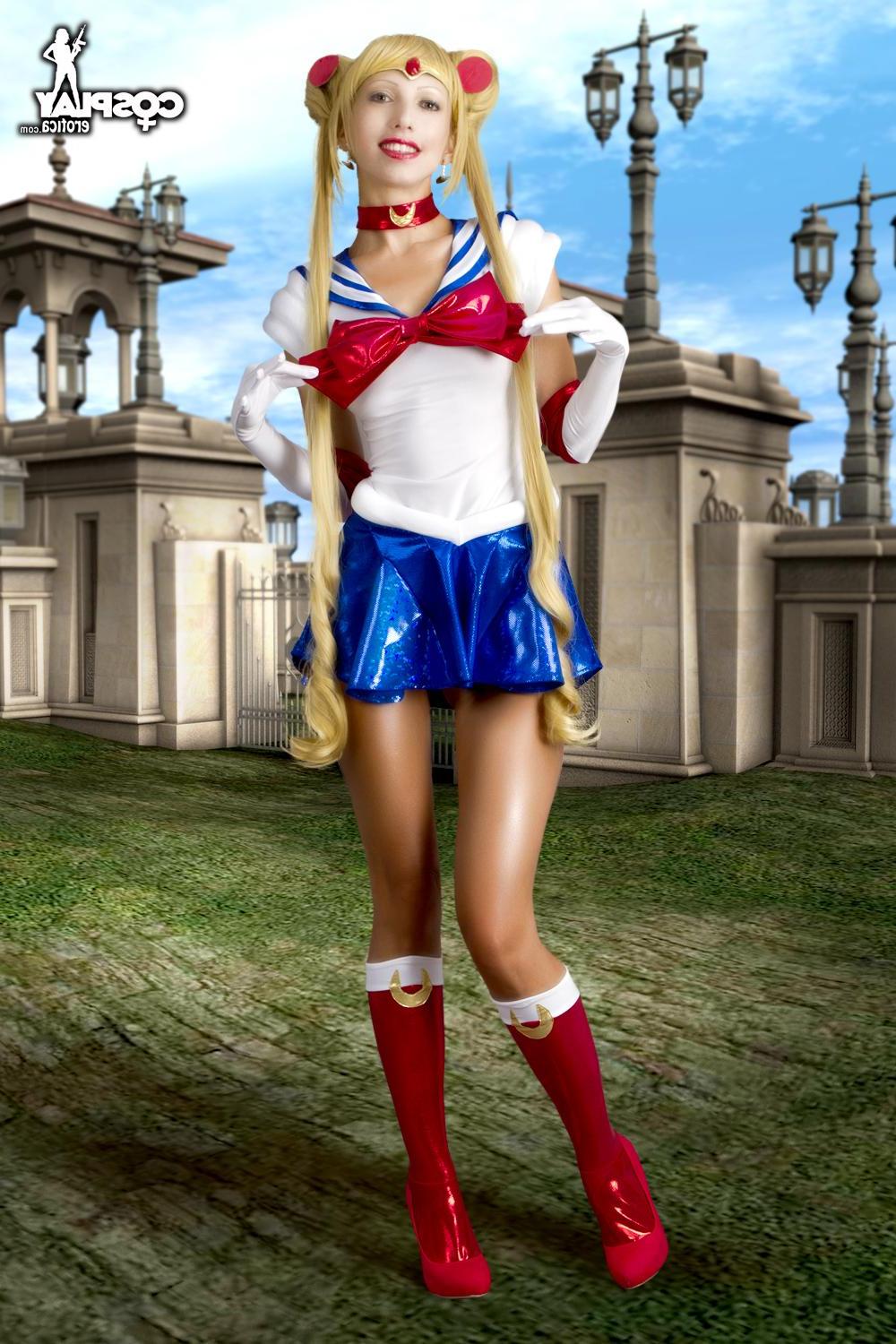 12P Blonde cosplay model Angela dresses up as Sailor Moon