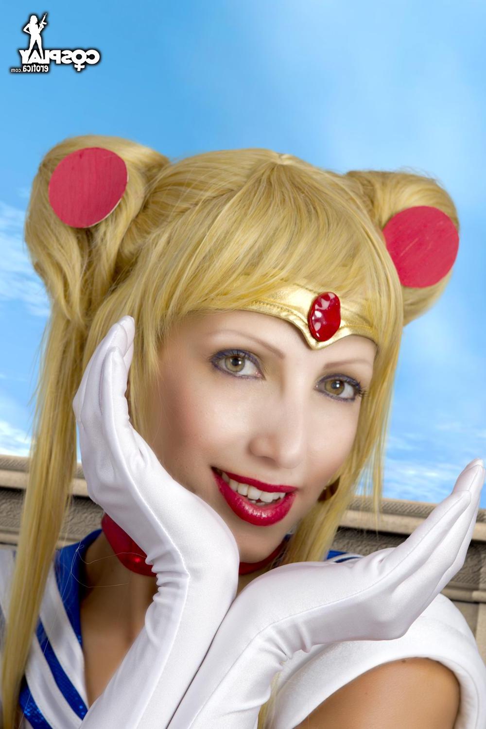 12P Blonde cosplay model Angela dresses up as Sailor Moon