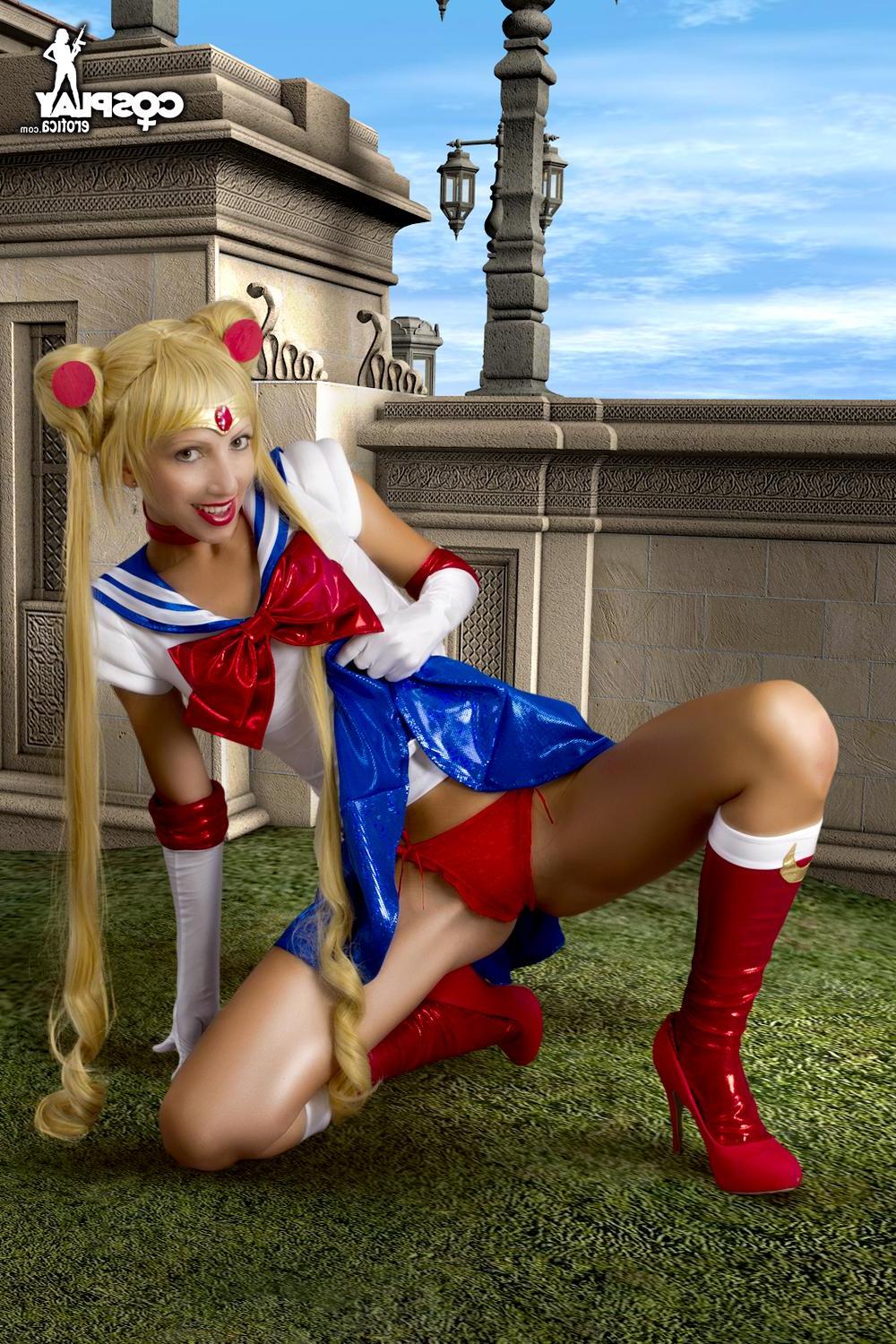 12P Blonde cosplay model Angela dresses up as Sailor Moon