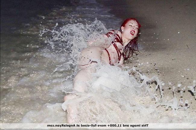 12P Pictures of teen girl Angela Ryan getting kinky on a beach