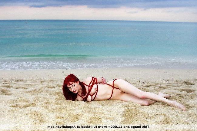 12P Pictures of teen girl Angela Ryan getting kinky on a beach