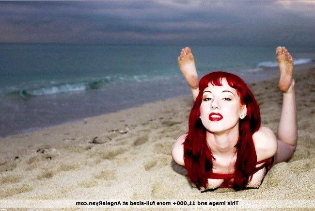 12P Pictures of teen girl Angela Ryan getting kinky on a beach