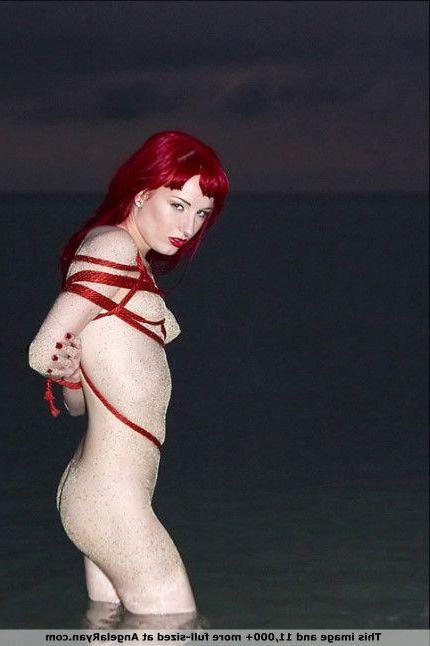 12P Pictures of teen girl Angela Ryan getting kinky on a beach