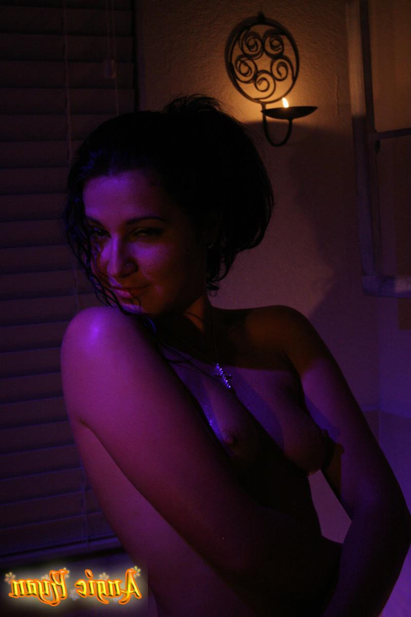 20P Pictures of teen porn girl Angie Ryan taking a nice bath with candles