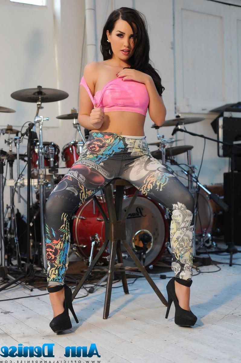 16P Ann Denise is a horny groupie who loves to strip in the band room