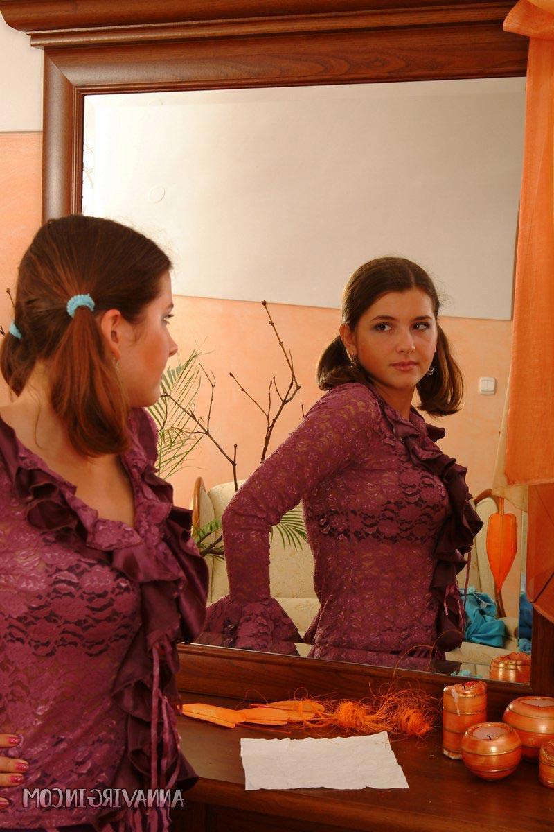 16P Pictures of Anna Virgin changing in to something sexy