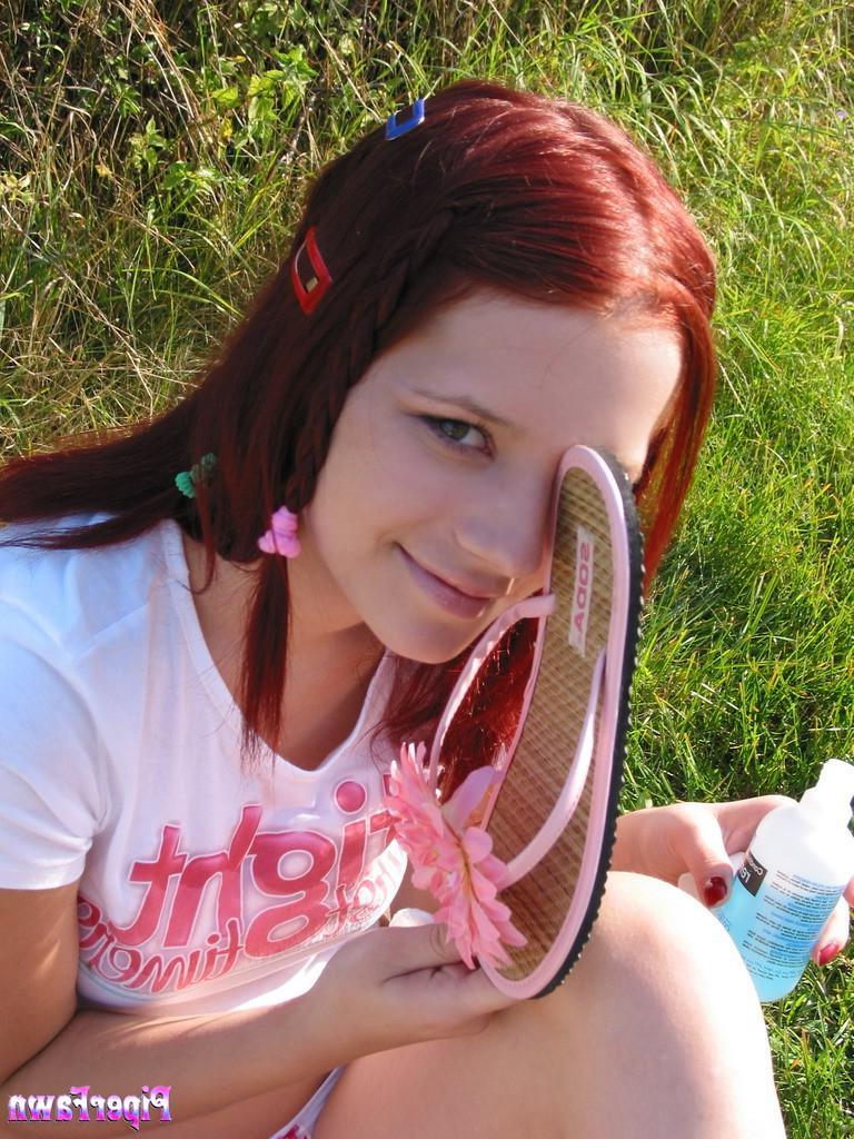15P Pics and Vids of teen girl Piper Fawn getting kinky outside