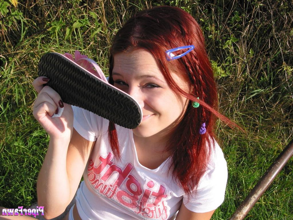 15P Pics and Vids of teen girl Piper Fawn getting kinky outside