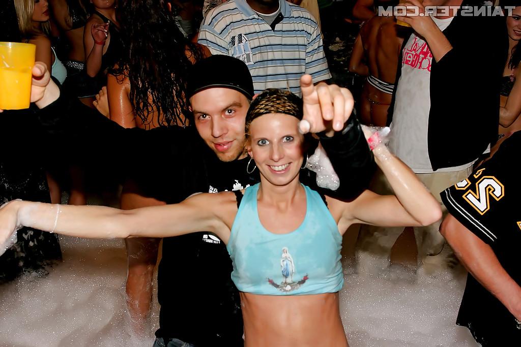 16P Lascivious MILFs are into hardcore orgy at the drunk party
