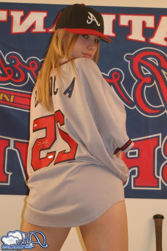 20P Pictures of Ashley Brookes saluting her favourite team