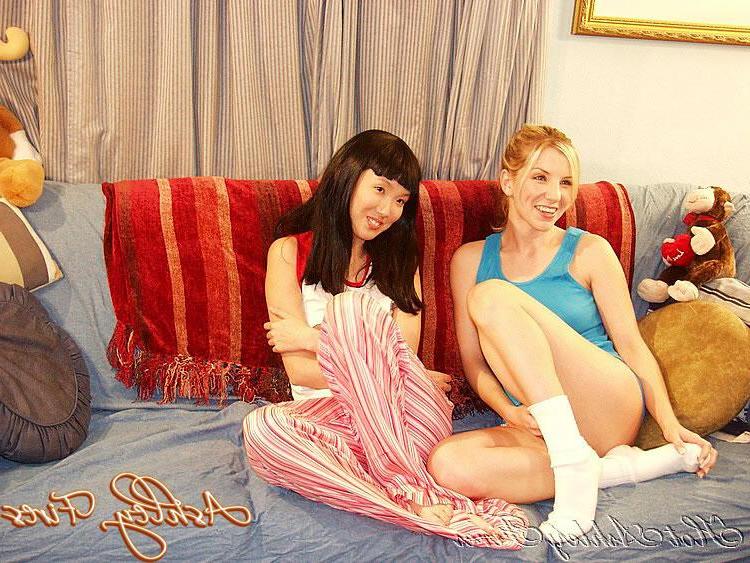 18P Pictures of Ashley Fires fucking her girlfriend