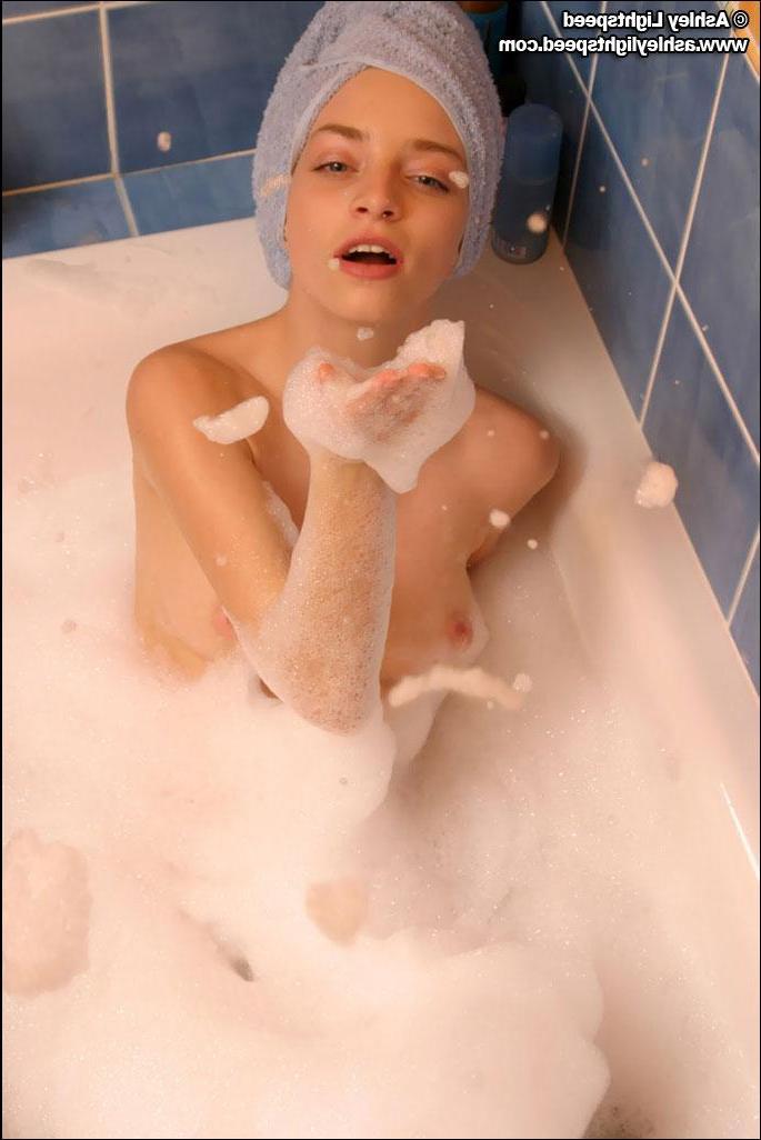 20P Pictures of a teen girl taking a bath