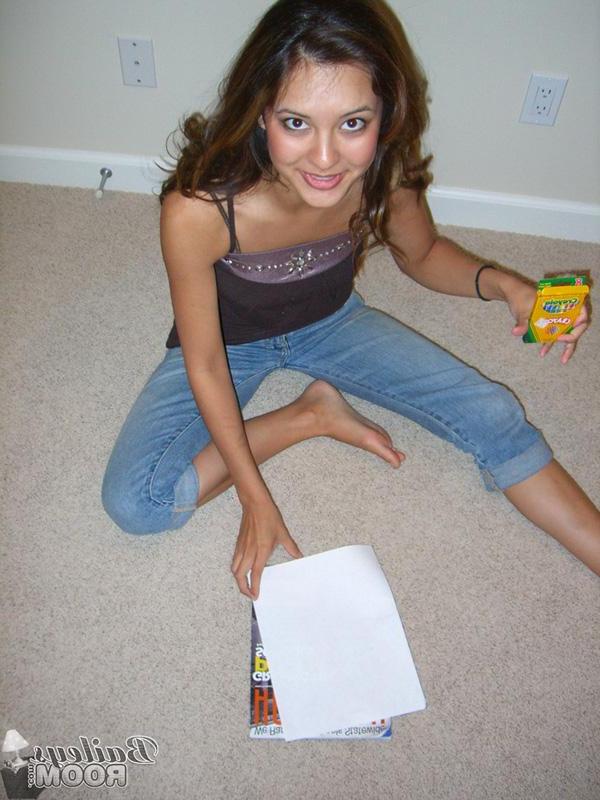 15P Pictures of teen Bailey's Room having some fun at home
