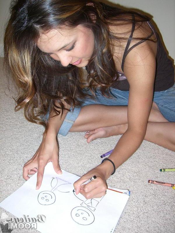 15P Pictures of teen Bailey's Room having some fun at home