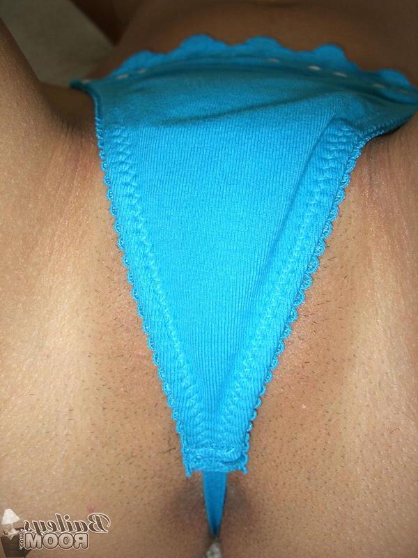 15P Pictures of teen amateur Bailey's Room having fun at home