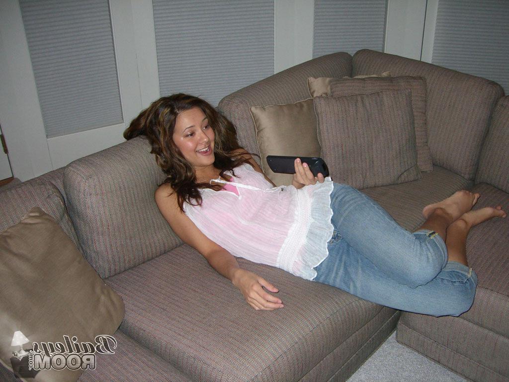 15P Pictures of teen Bailey's Room teasing in her panties