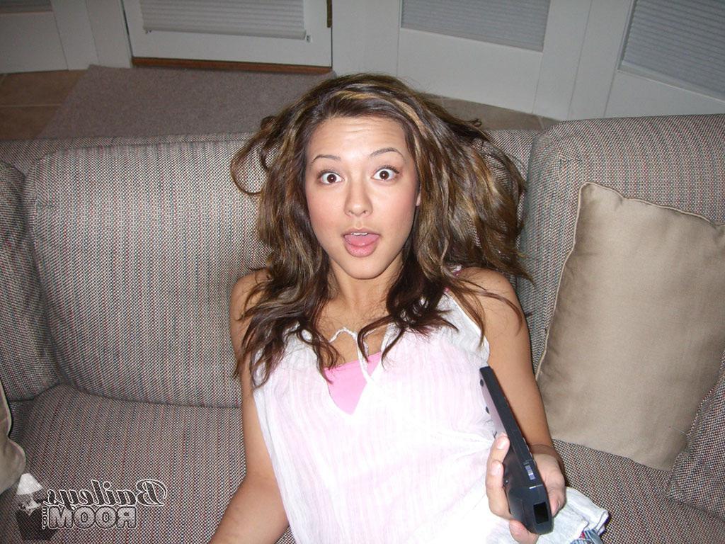 15P Pictures of teen Bailey's Room teasing in her panties