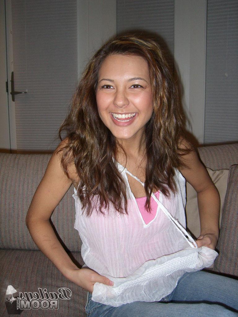 15P Pictures of teen Bailey's Room teasing in her panties