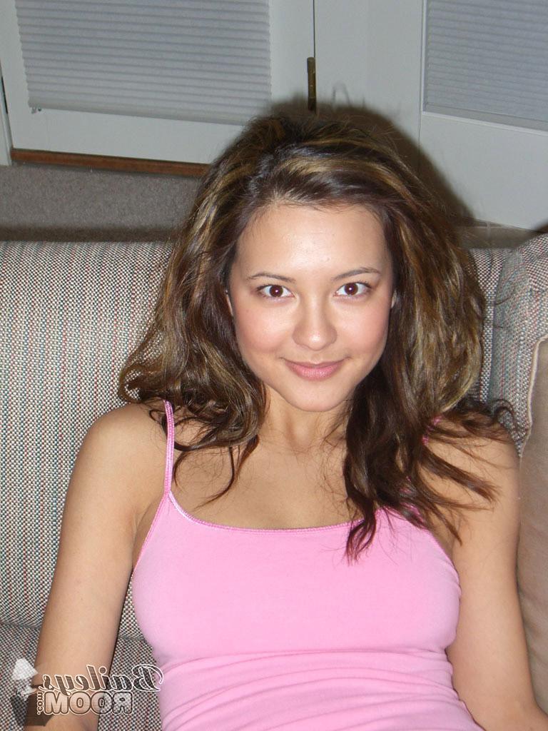 15P Pictures of teen Bailey's Room teasing in her panties