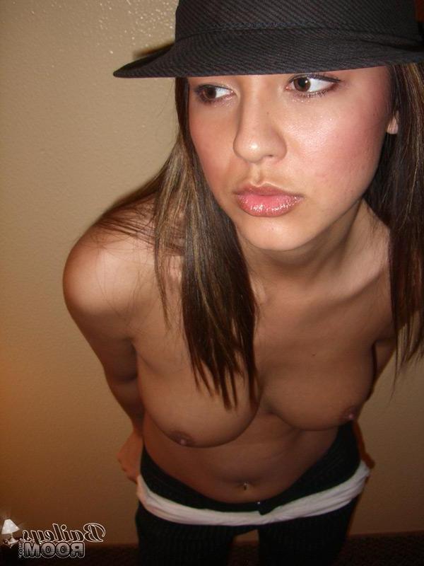 15P Pictures of teen girl Bailey's Room messing around at home