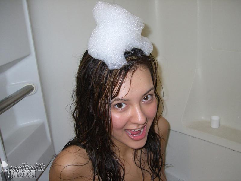 16P Pictures of Bailey taking a bubble bath