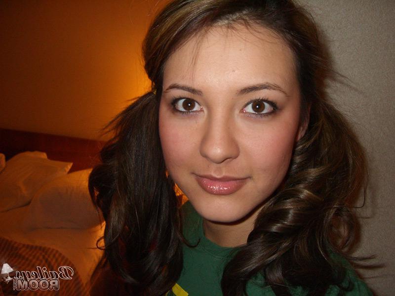 15P Pictures of teen star Bailey's Room teasing in her pajamas