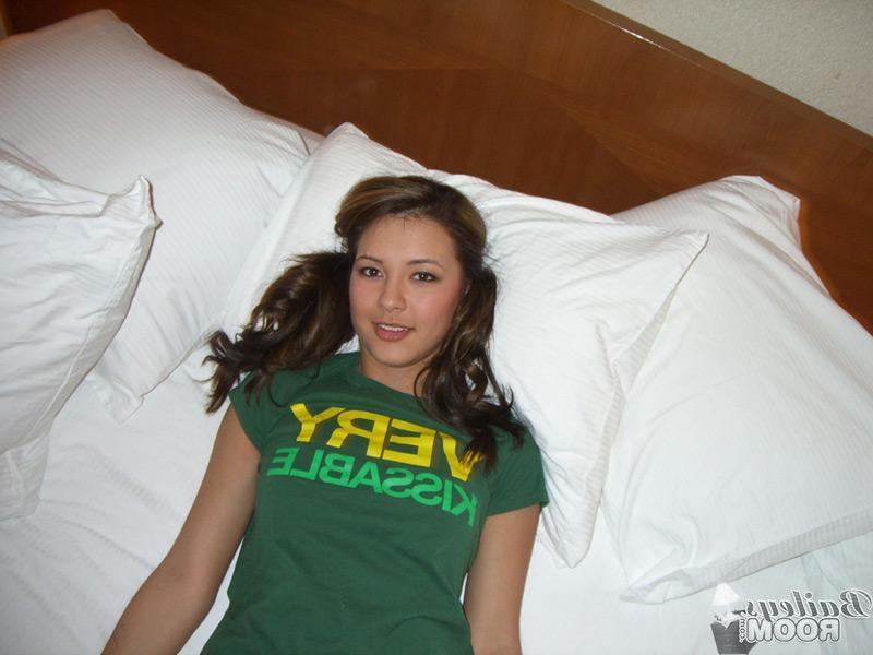 15P Pictures of teen star Bailey's Room teasing in her pajamas