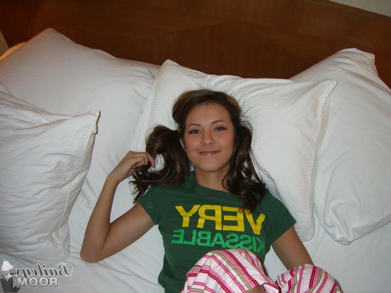 15P Pictures of teen star Bailey's Room teasing in her pajamas