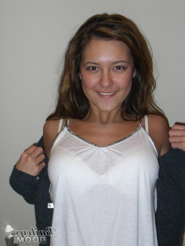 16P Pictures of Bailey taking off her clothes