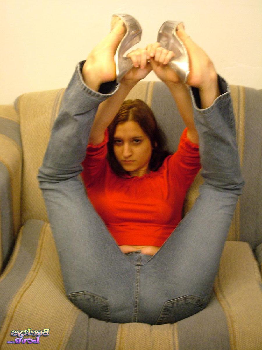 15P Pictures of Beckys Love teasing in her bra and panties