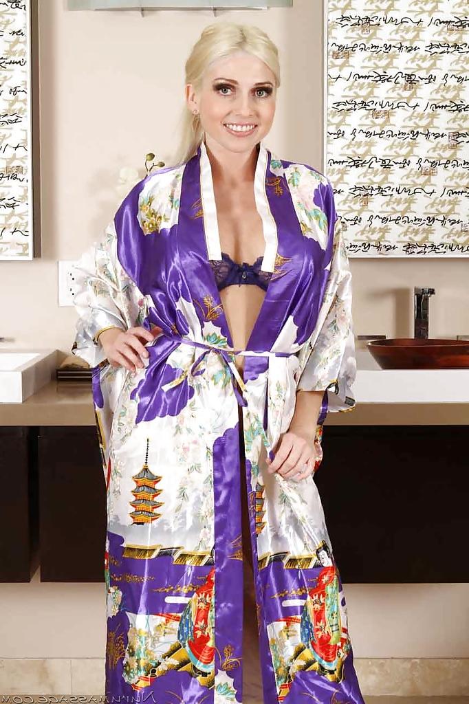 16P Amiable babe with big tits Christie Stevens shows her sexy spots