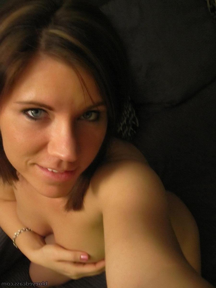15P Pictures of Blueyed Cass stripping for you in the living room