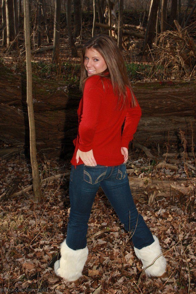 15P Pictures of teen porn girl Blueyed Cass stripping in the woods