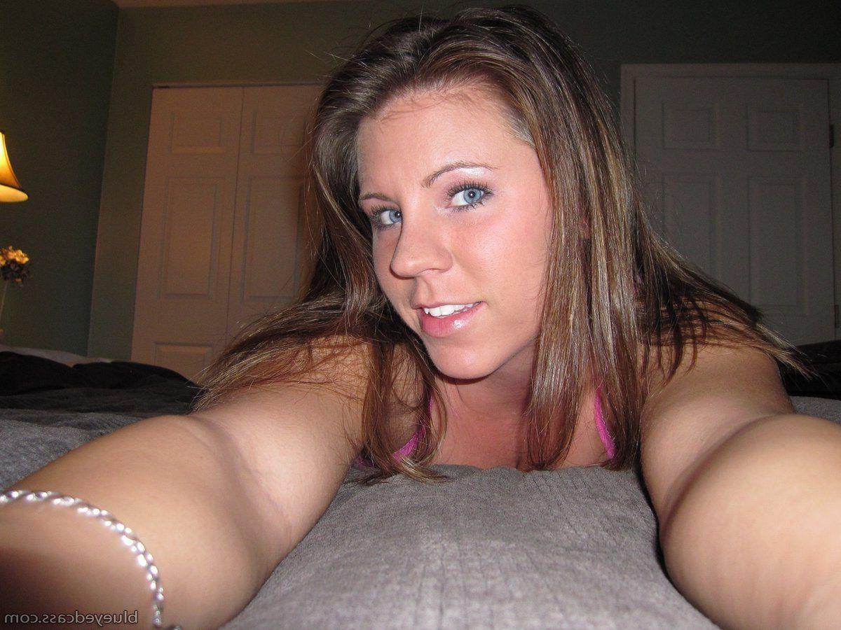 15P Pictures of teen cutie Blueyed Cass taking sexy pics of herself