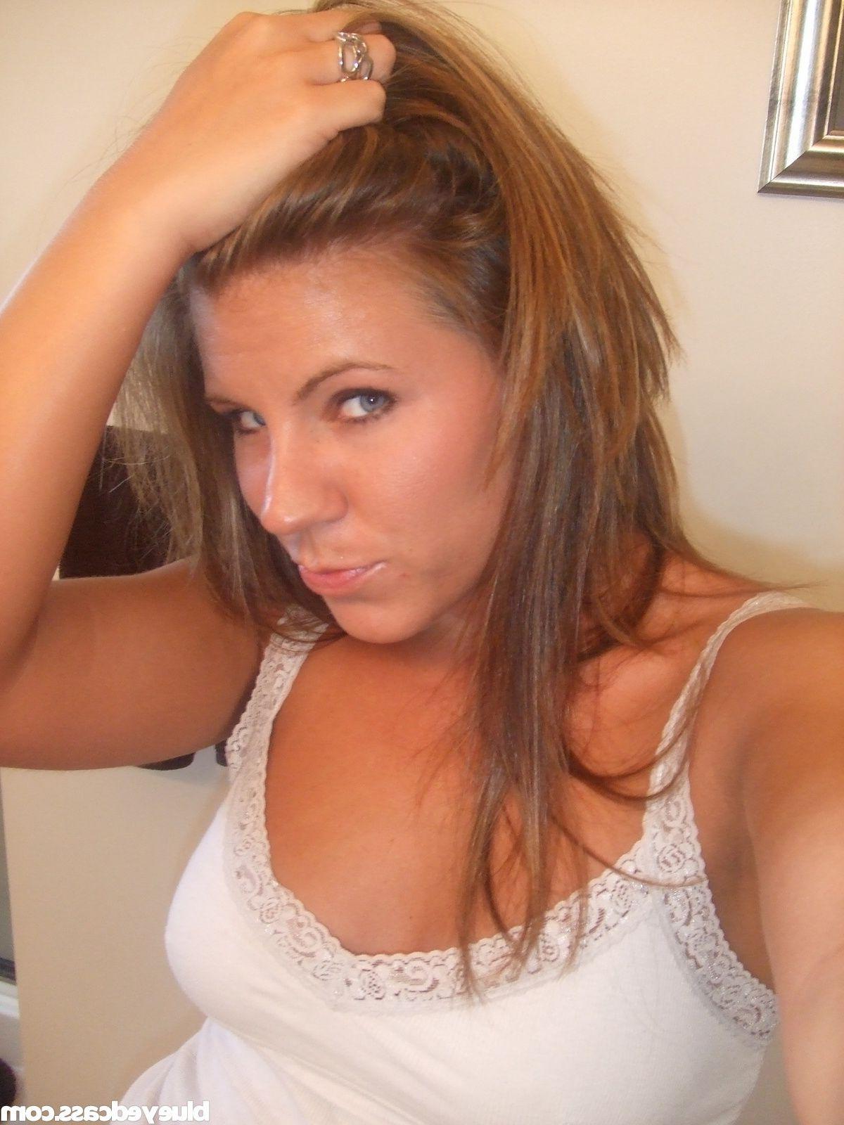 20P Pictures of Blueyed Cass taking hot pics of herself