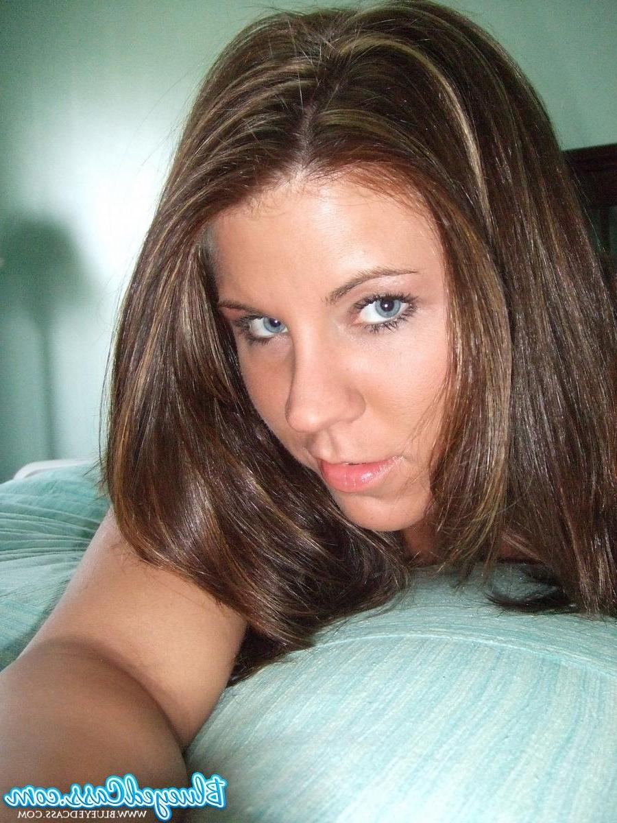 15P Pictures of teen Blueyed Cass taking hot pics of herself in bed