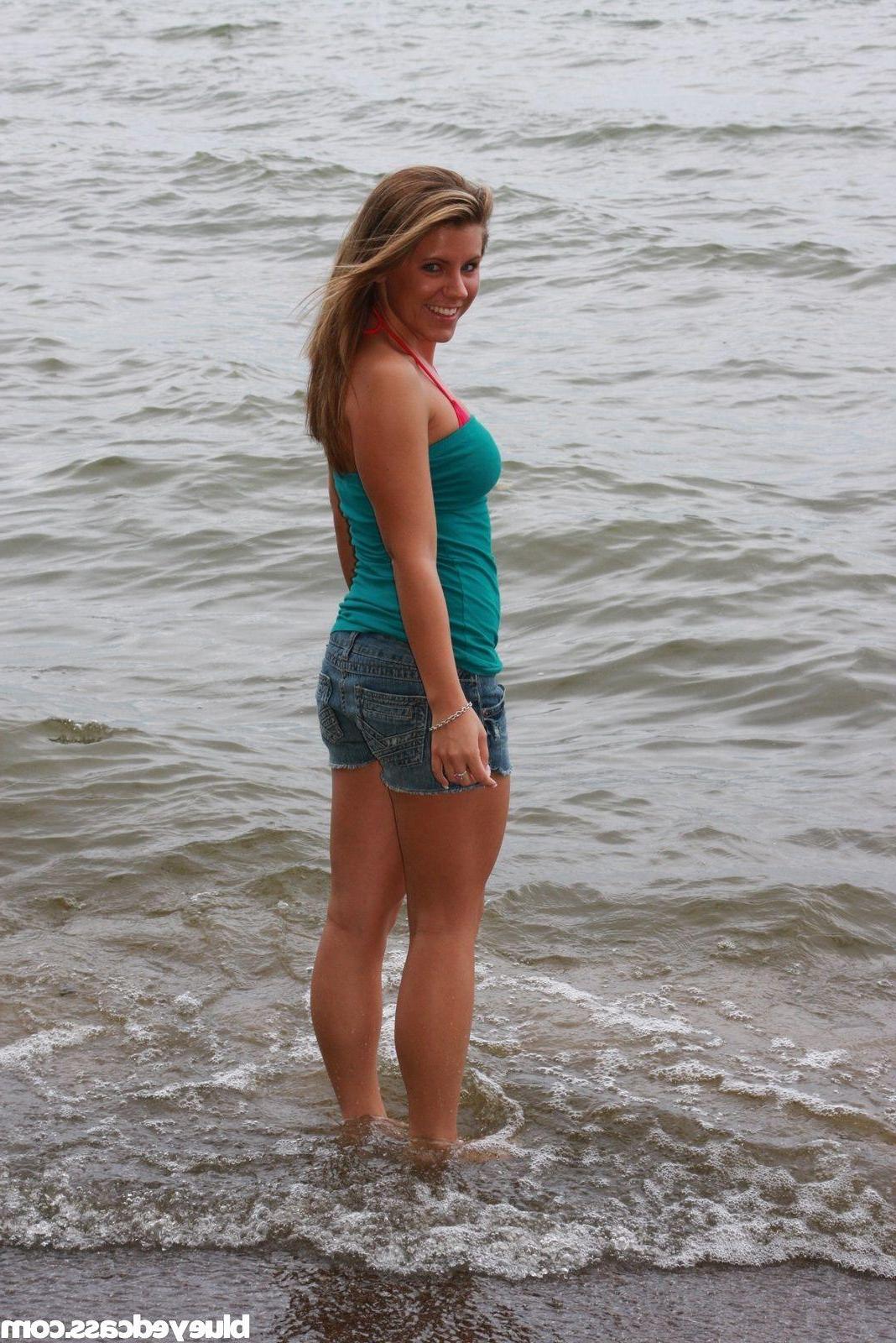 20P Pictures of teen chick Blueyed Cass stripping on a beach