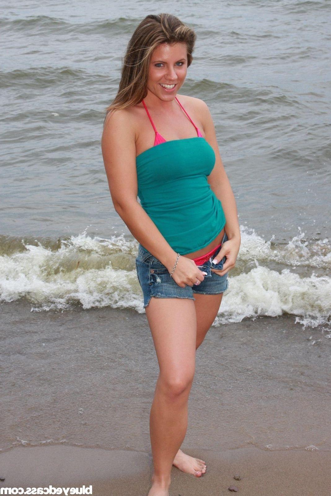 20P Pictures of teen chick Blueyed Cass stripping on a beach