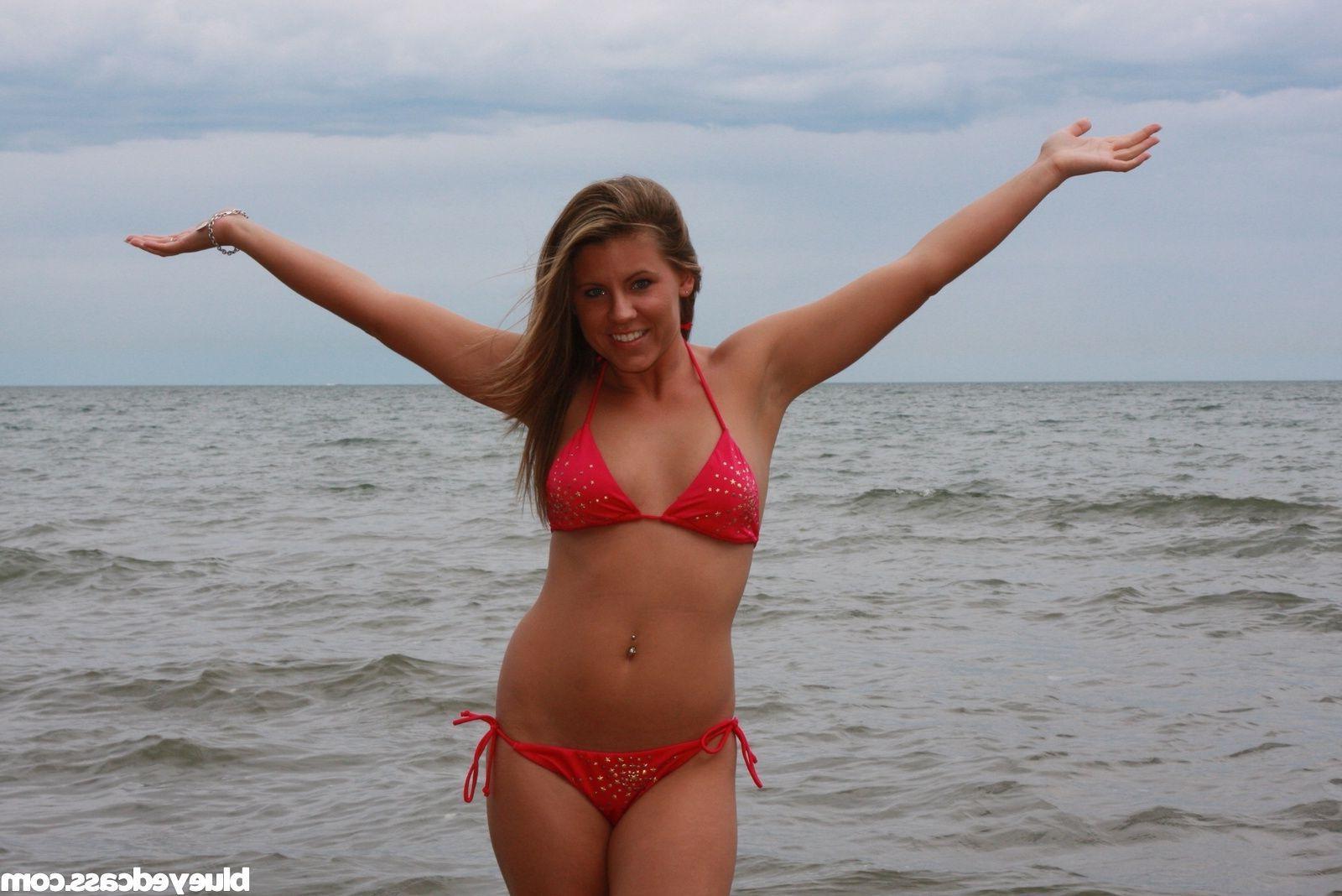 20P Pictures of teen chick Blueyed Cass stripping on a beach