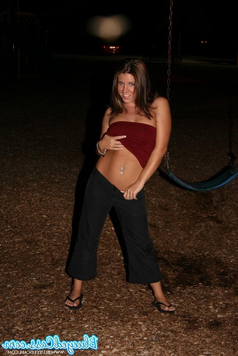15P Pictures of teen Blueyed Cass showing off her round ass