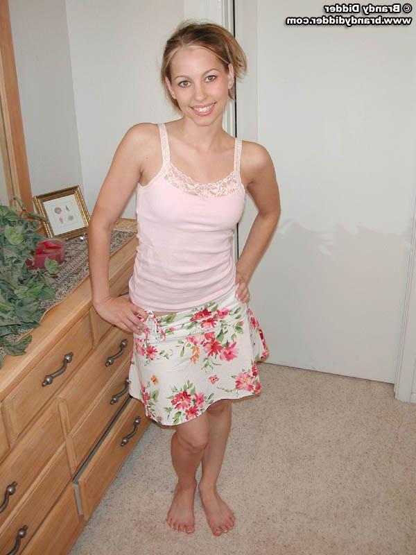 20P Pics of teen hottie Brandy Didder ready to fuck in her room