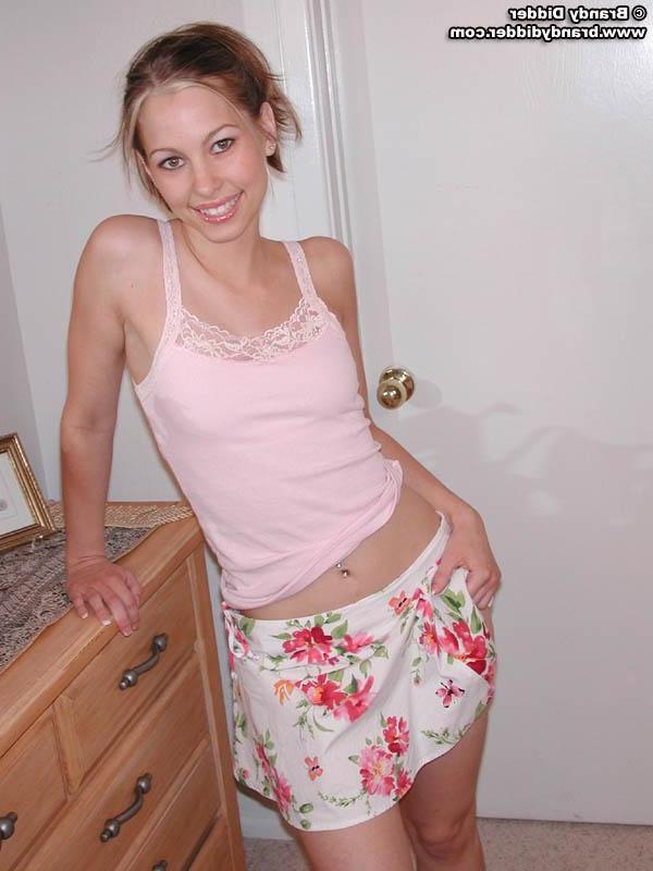 20P Pics of teen hottie Brandy Didder ready to fuck in her room
