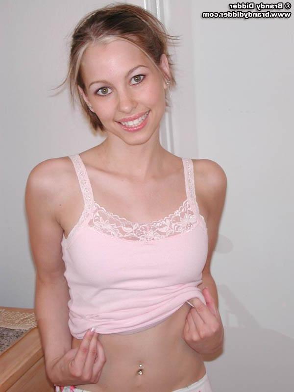 20P Pics of teen hottie Brandy Didder ready to fuck in her room