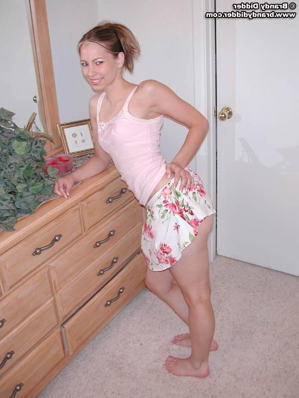 20P Pics of teen hottie Brandy Didder ready to fuck in her room
