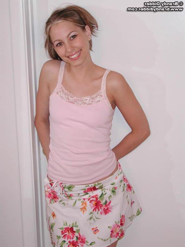 20P Pics of teen hottie Brandy Didder ready to fuck in her room