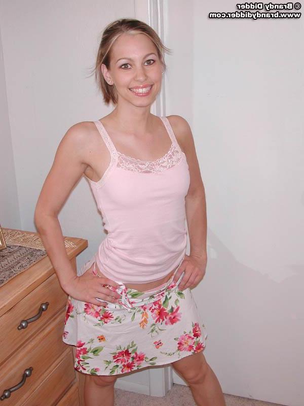 20P Pics of teen hottie Brandy Didder ready to fuck in her room