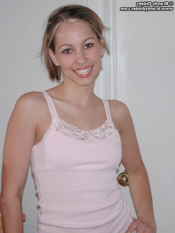 20P Pics of teen hottie Brandy Didder ready to fuck in her room