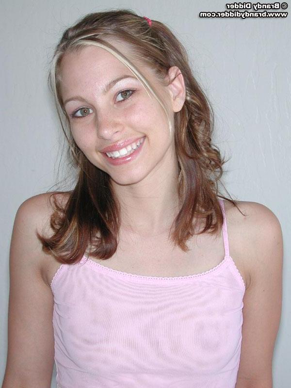 20P Pictures of teen girl Brandy Didder waiting for you in bed