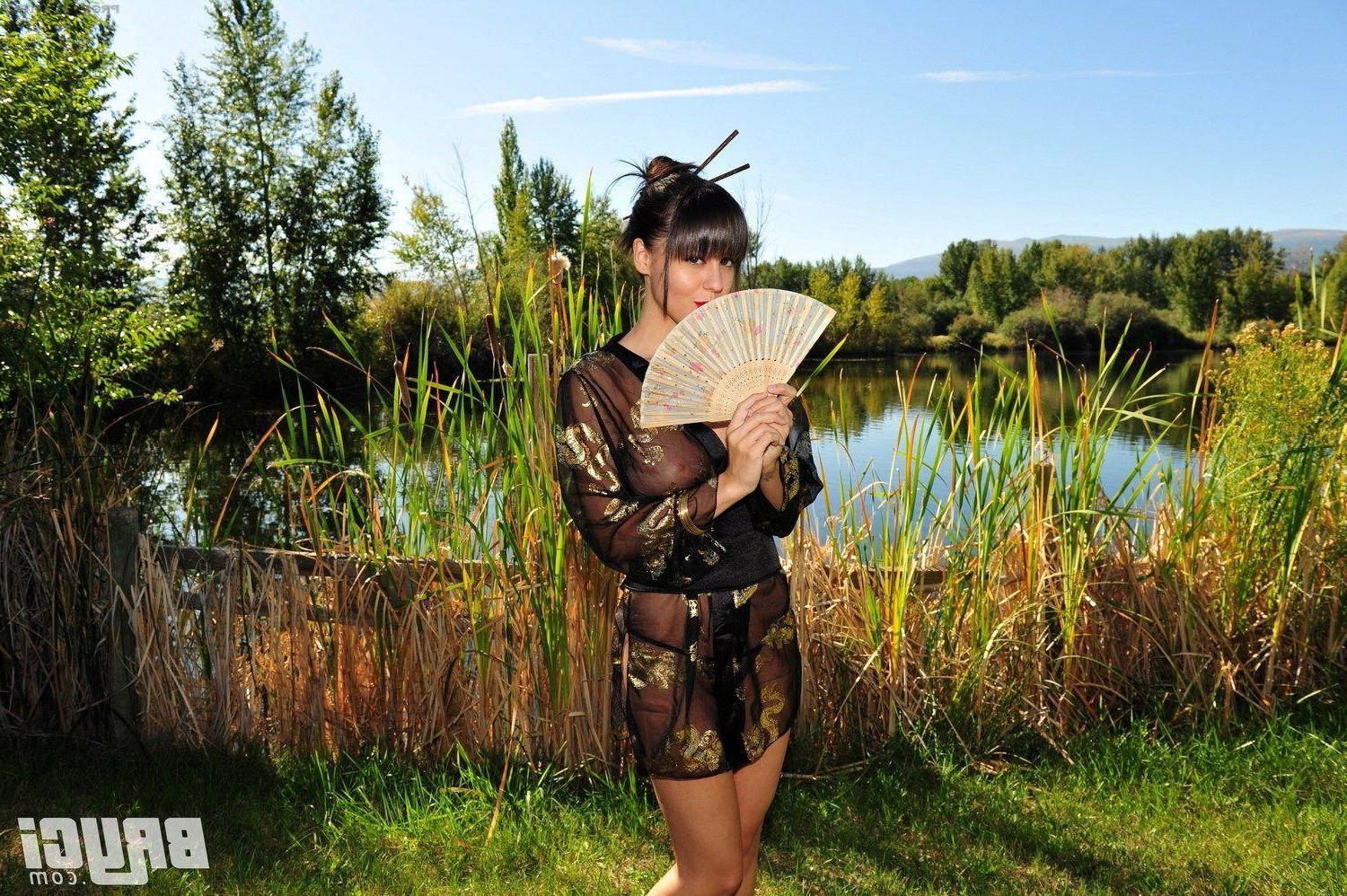 15P Pictures of Bryci dressed as a sexy geisha girl