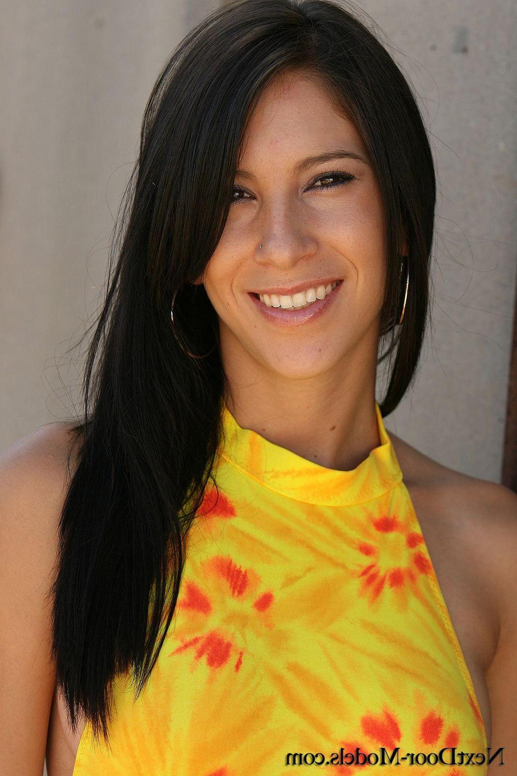 13P Pictures of teen babe Cassie showing how hot she is